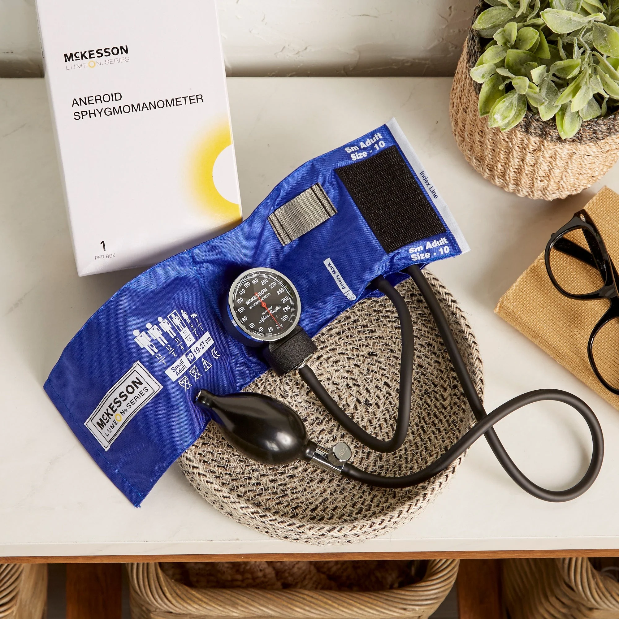 McKesson Brand McKesson Lumeon 2 Aneroid Sphygmomanometer with Cuff, Pocket-Size (20/CS) - Image 4