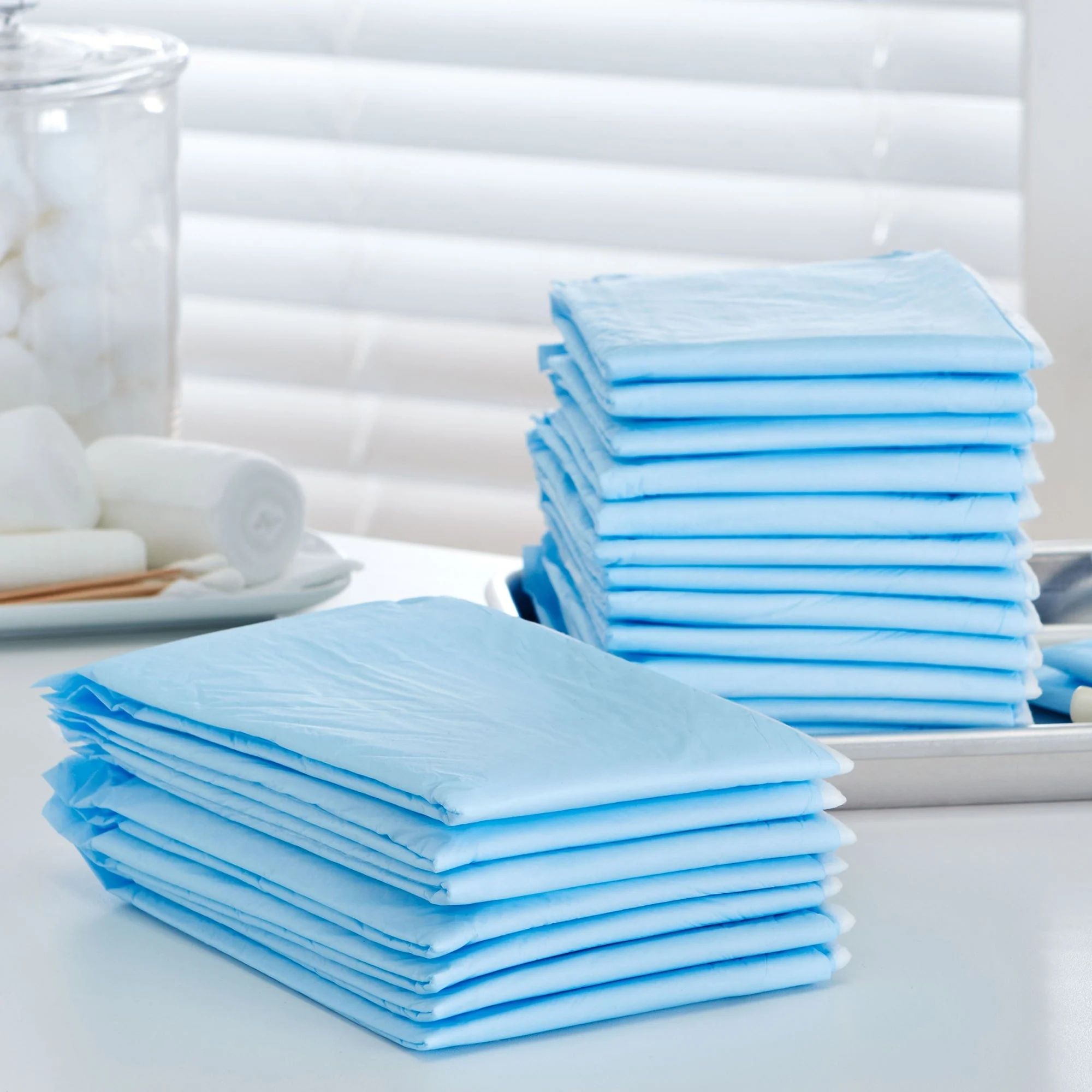 McKesson Brand McKesson Classic Plus Light Absorbency Underpads, 17 x 24 Inch (300/CS) - Image 4
