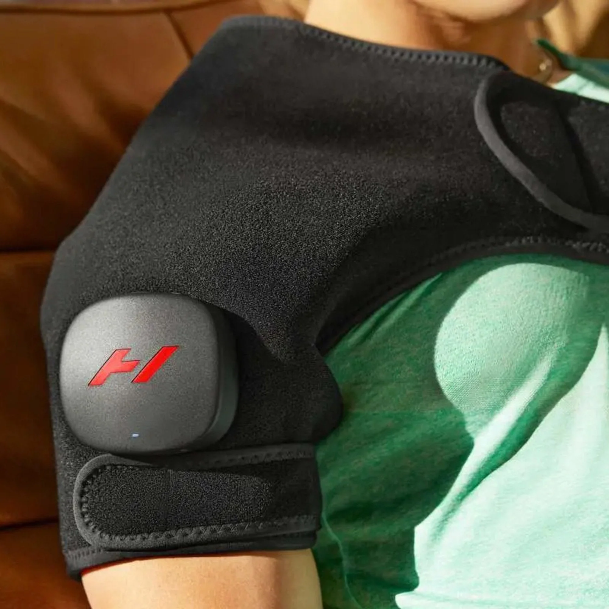 Hyperice Inc Hyperice Venom 2 Shoulder Heat & Massage Therapy Wrap, Fits Most Right Shoulders - Image 3
