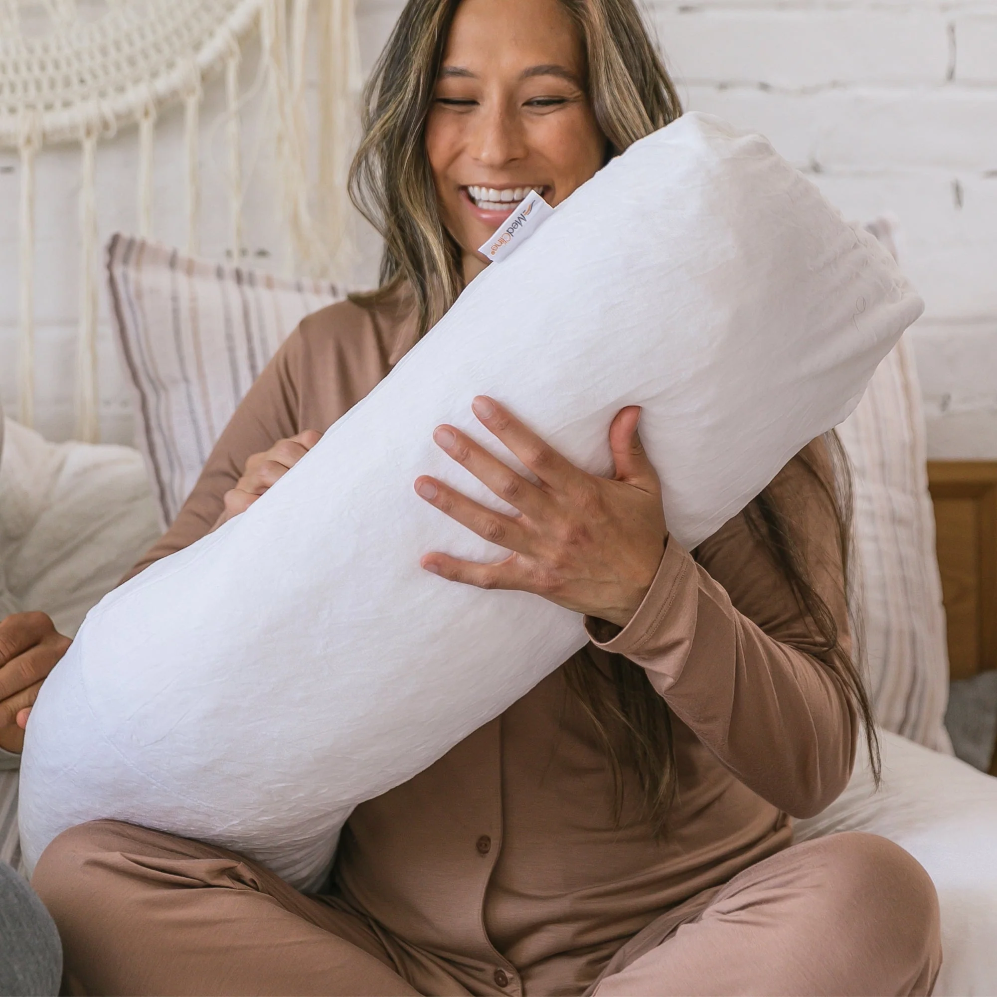 MedCline MedCline Therapeutic Body Pillow, Small, Up to 5'1" - Image 4