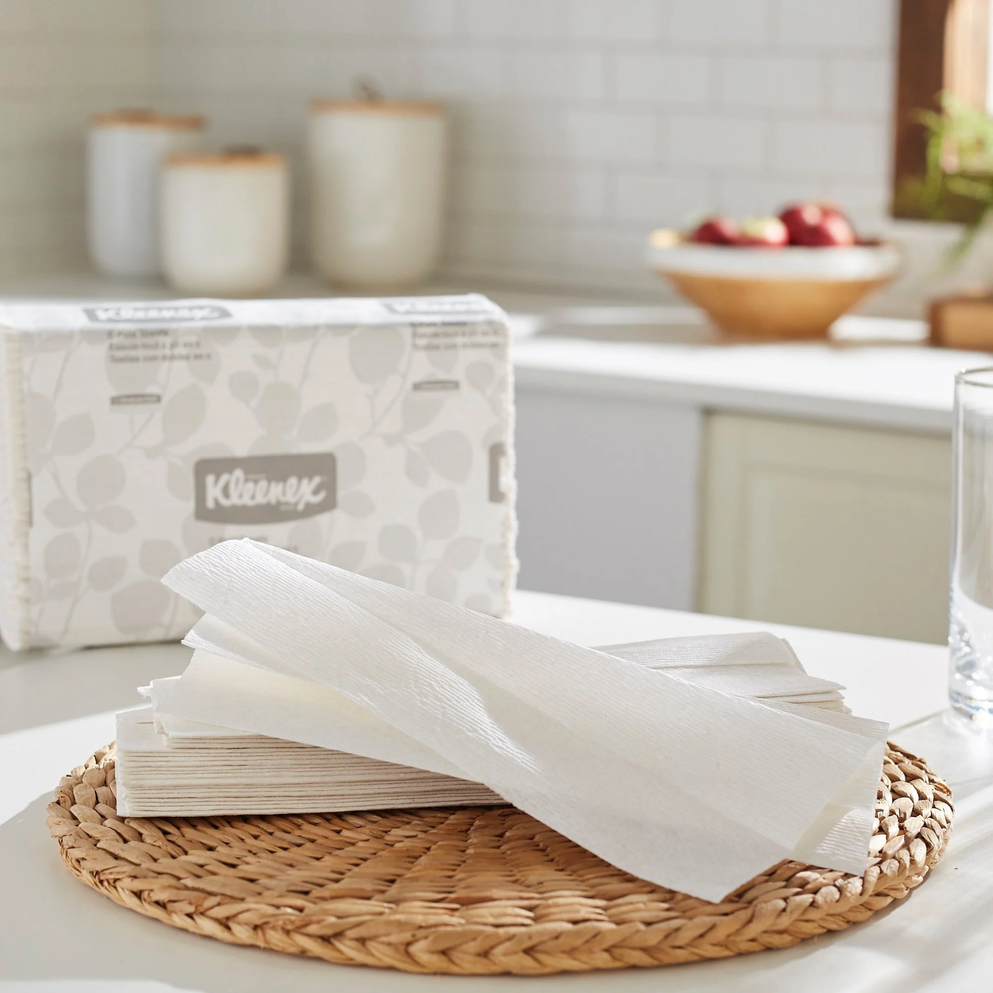 Kimberly Clark Kleenex C-Fold Paper Towel, 150 per Pack (2400/CS) - Image 2