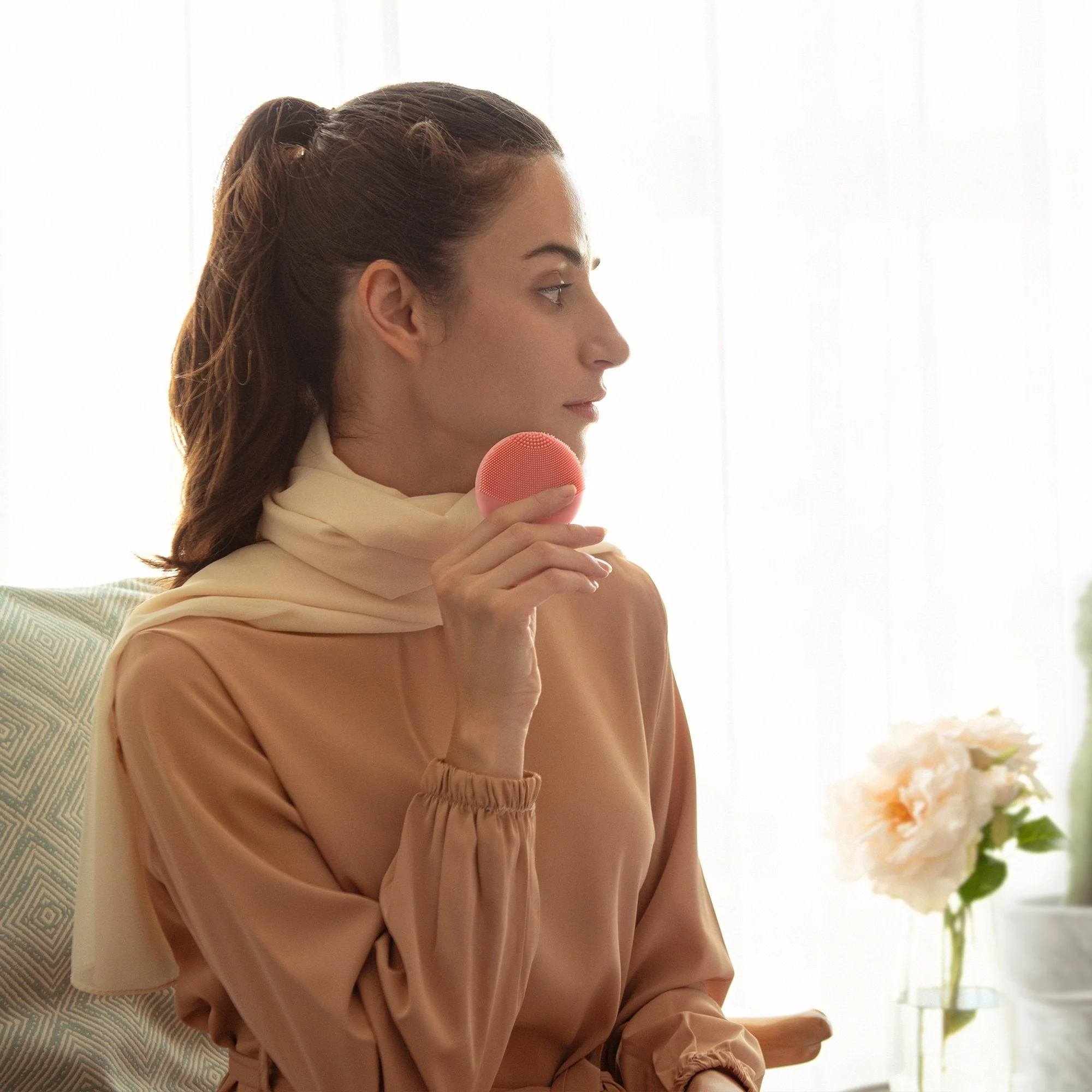 Foreo Inc LUNA 4 go Portable Facial Cleansing Device, Peach - Image 4