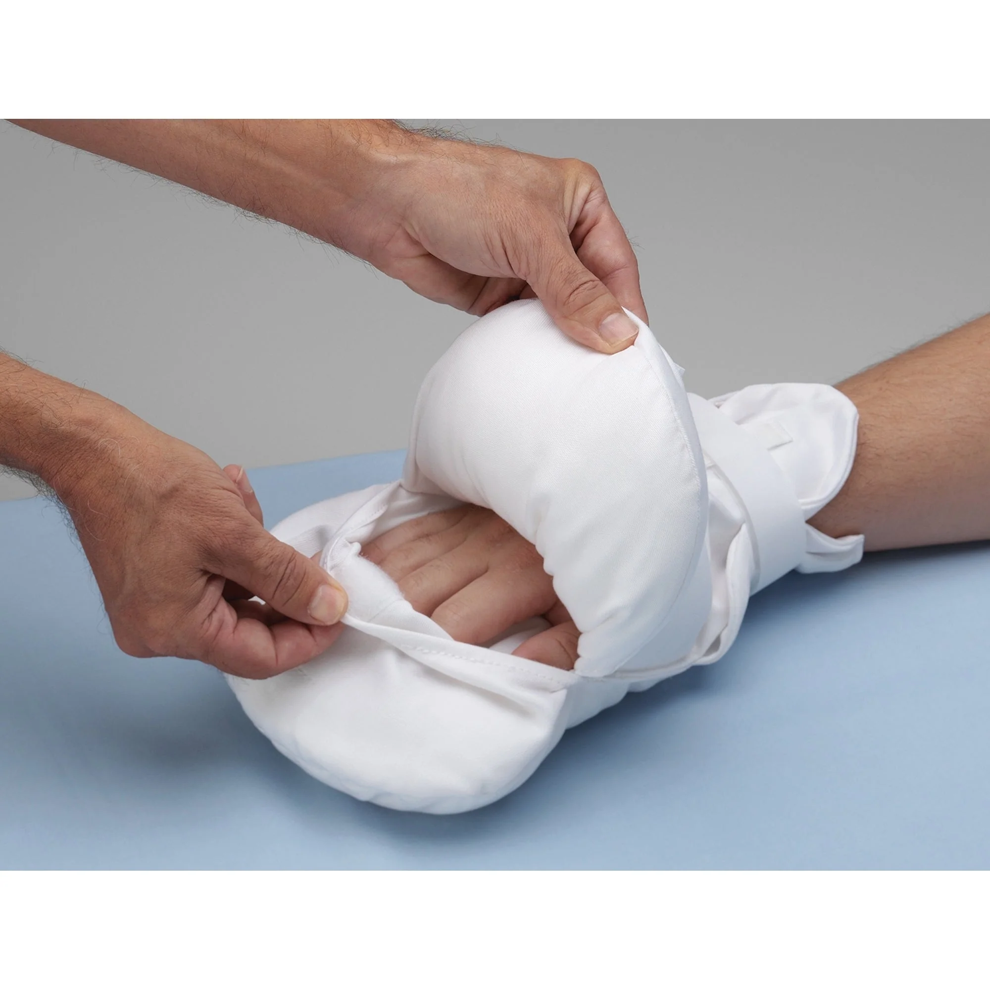 Tidi Products Peek-A-Boo Protective Hand Mitts without Straps