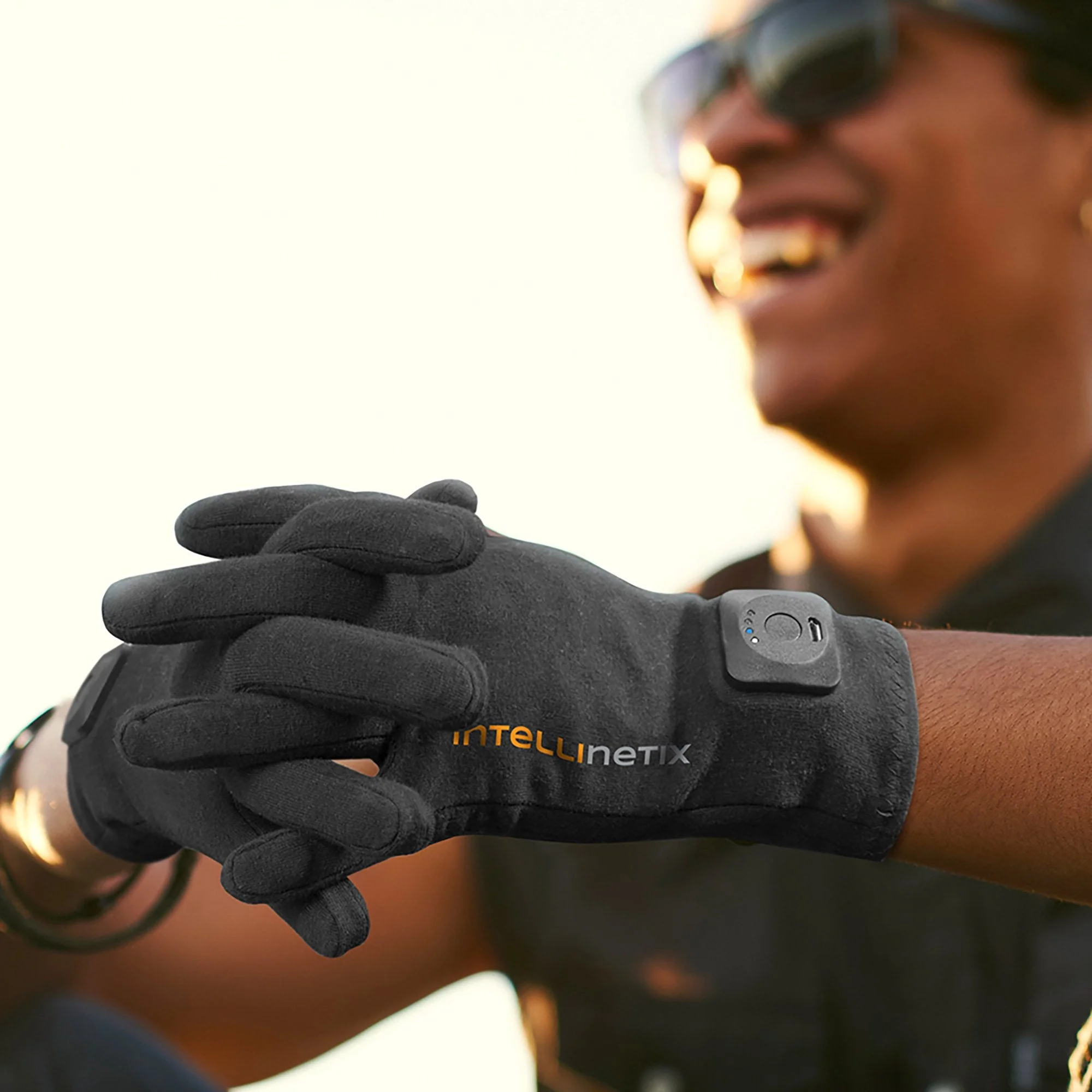 Brownmed Intellinetix Arthritis Vibrating Gloves, Small, Black - Image 4