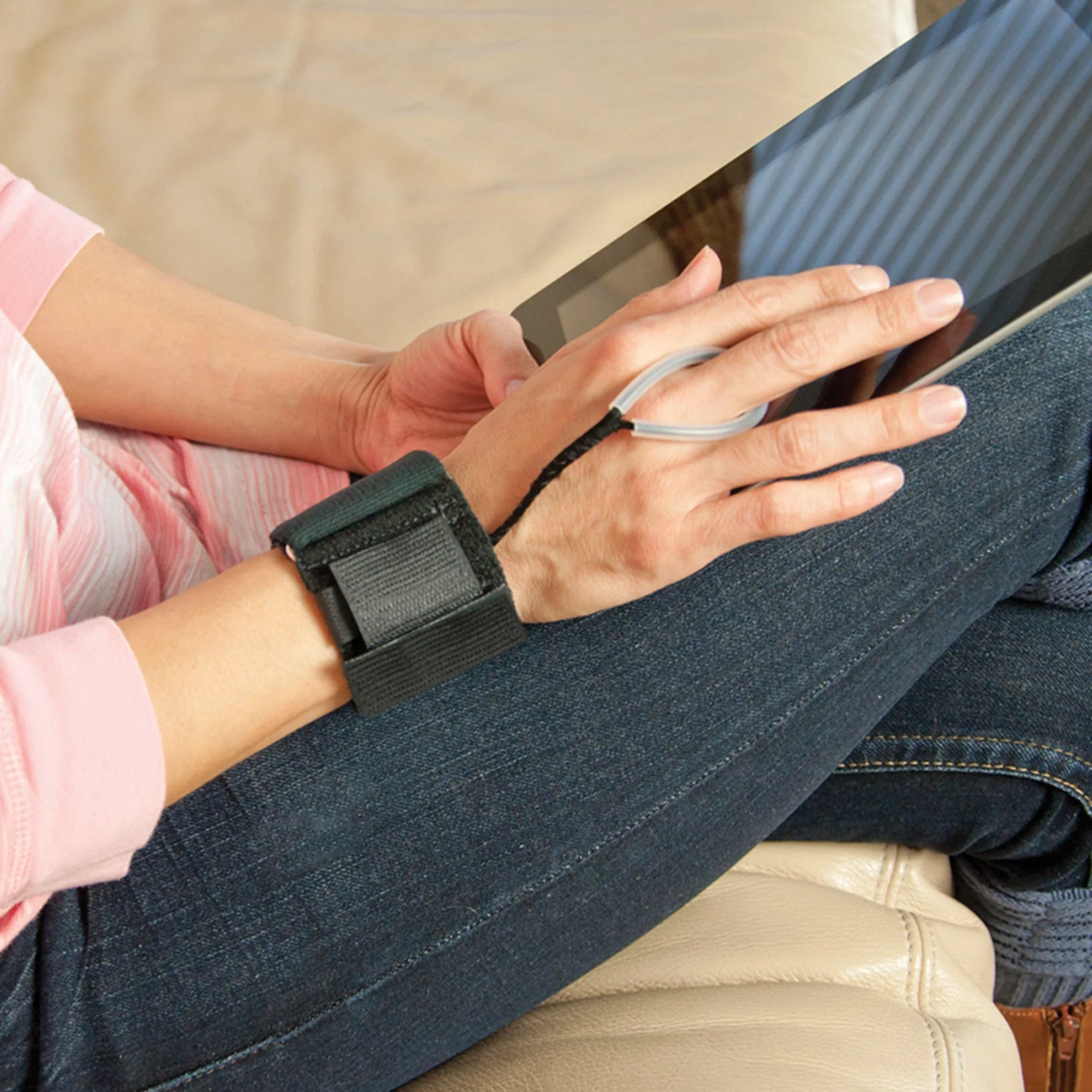 Brownmed WrisTimer Wrist Support, Medium - Image 3